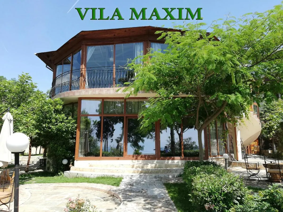 Villa Maxim location